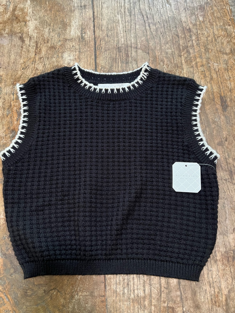 NWT ALTAR’D STATE Knit Sleeveless Sweater with Contrast Trim size M Medium B & W